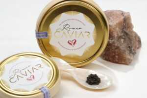 Kaviar mit Steinsalz konserviert