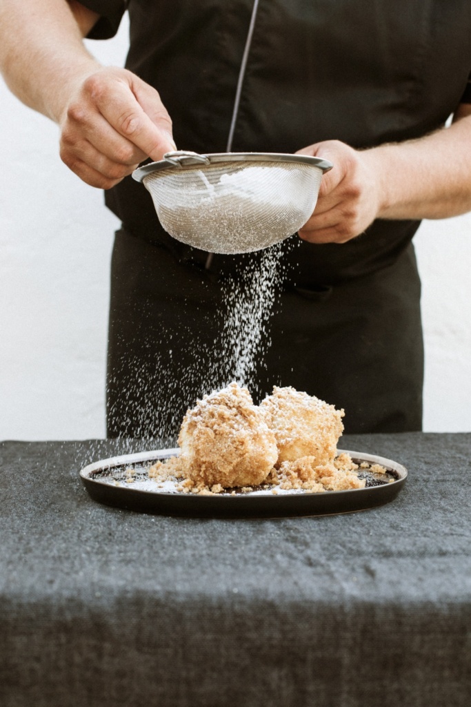 Marillenknödel mit Staubzucker