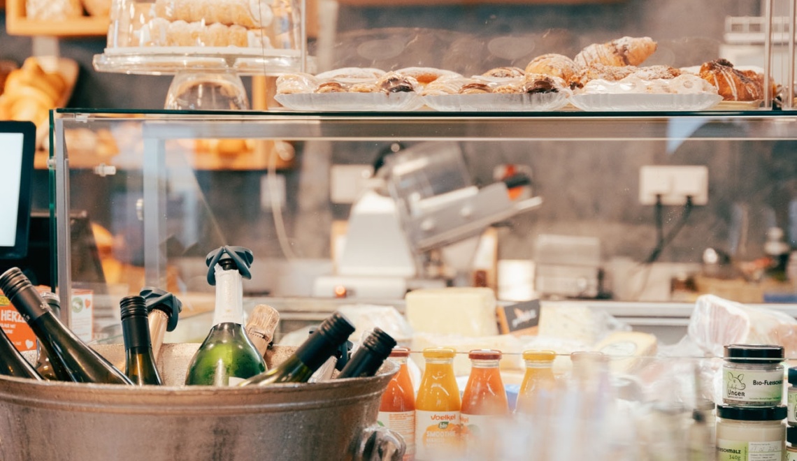 Champagner und Bio-Brot im Bio-Bistro Ringhofer